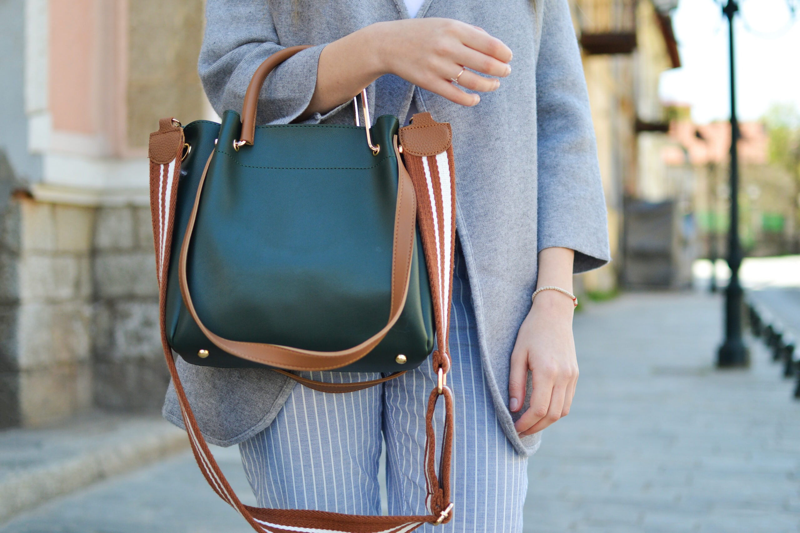 Môže sa rovnaká kabelka nosiť v lete aj v jeseni? Alebo tipy na tie najviac trendy jesenné a zimné kabelky